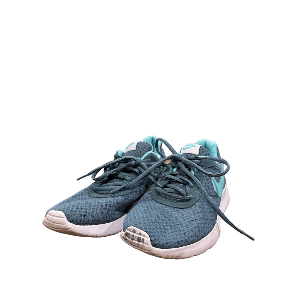 NIKE Women’s Sneaker Shoe